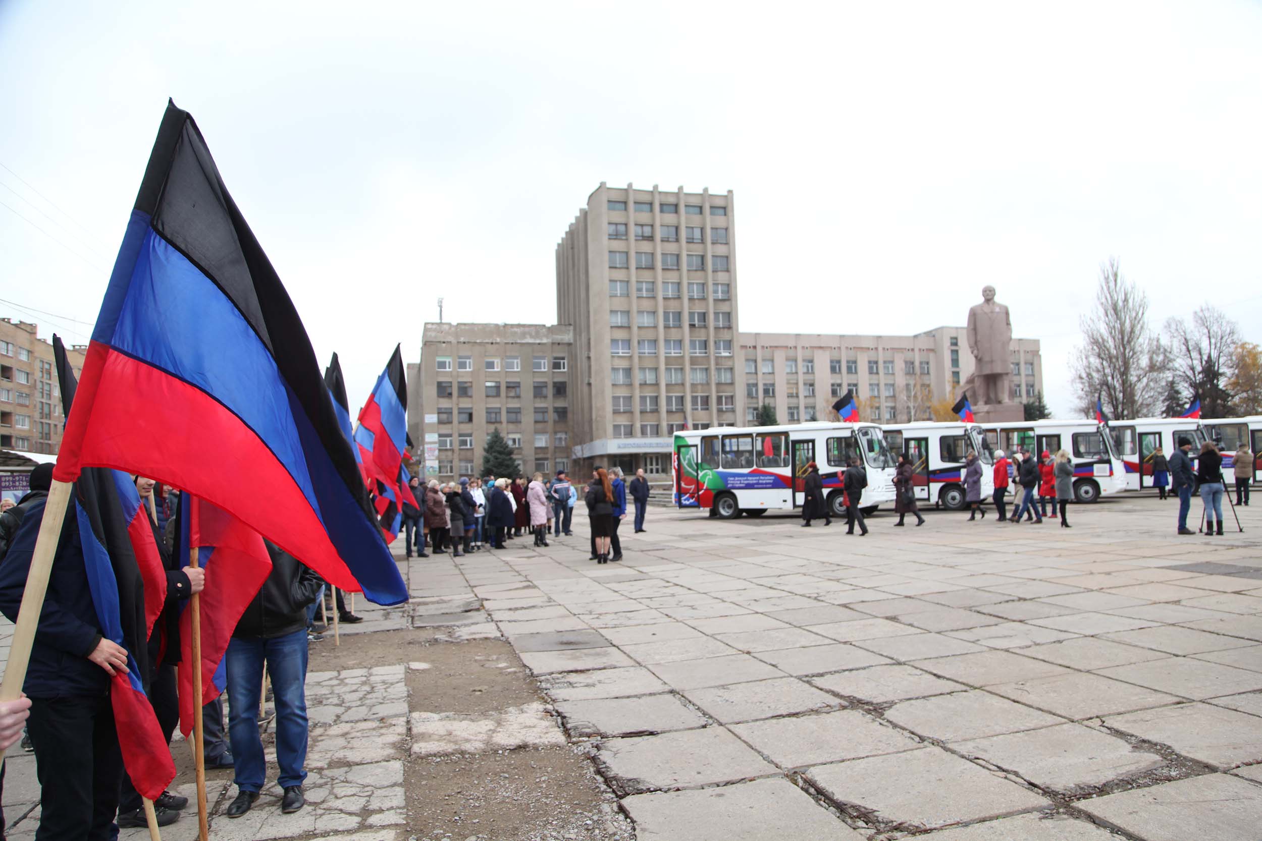 Для прифронтовых поселков Горловки от Главы Республики переданы 10  автобусов «Донбасс» (фото) | Все о ДНР