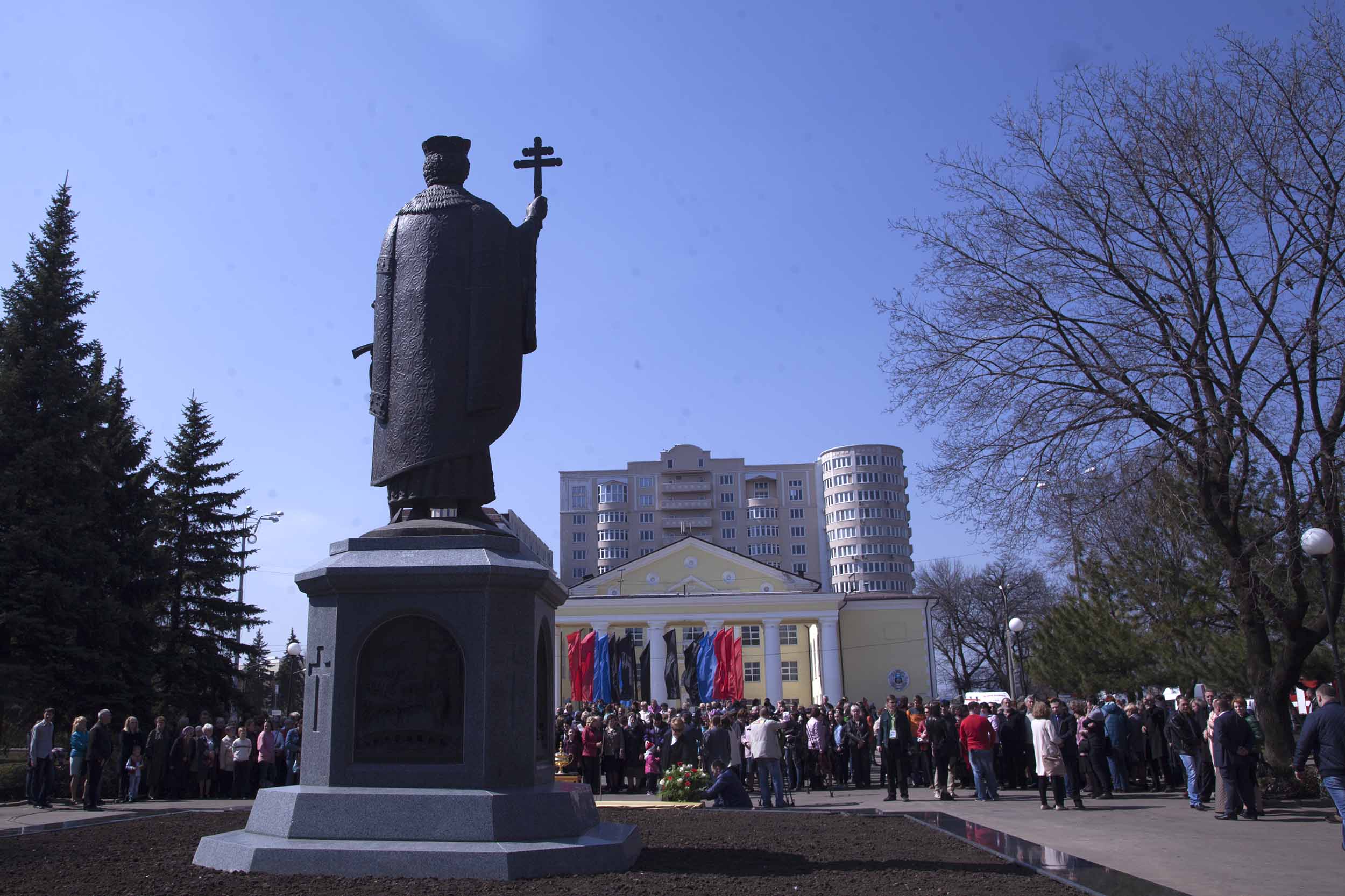 В каком году открыт памятник. Памятник Владимиру великому в Коростене. Памятник Владимира Крестителя в Гданьске. Памятник Владимиру Крутову[ в Тирасполе. Памятник Владимира Крестителя в Торонто.