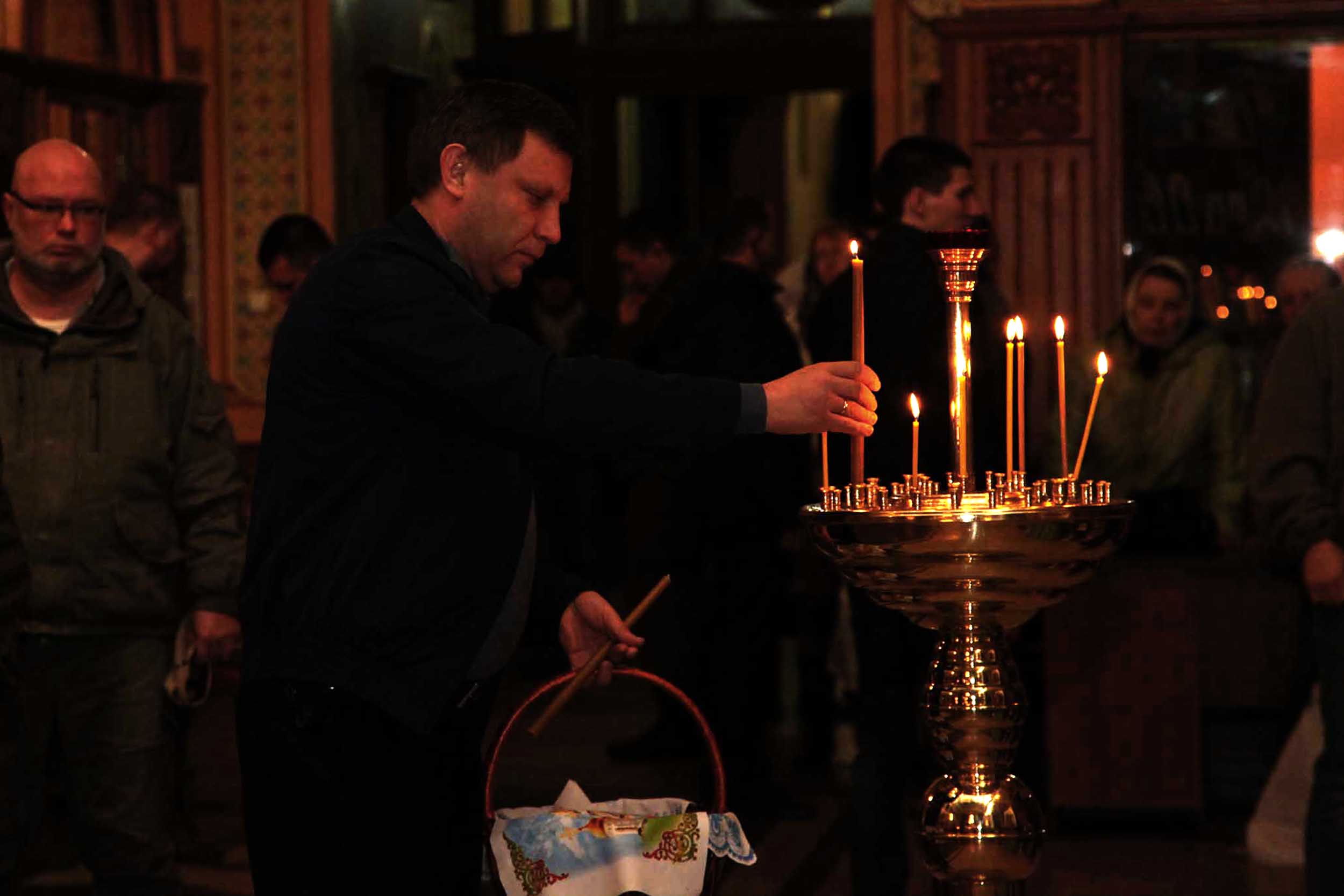 Александр Захарченко посетил Пасхальное богослужение в Свято-Николаевском кафедральном соборе (Фоторепортаж+видео)