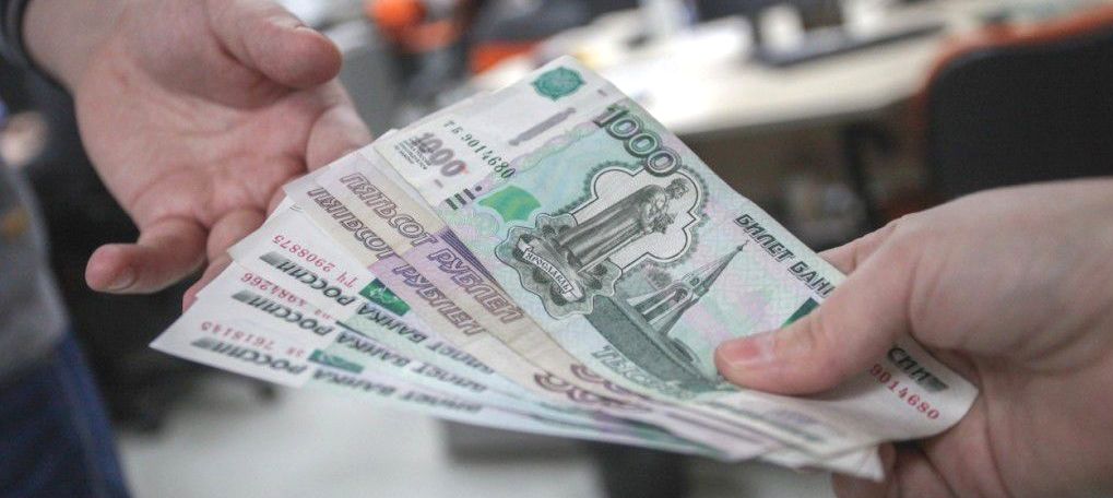 Родители свыше 82 000 школьников в ДНР получили единовременные выплаты