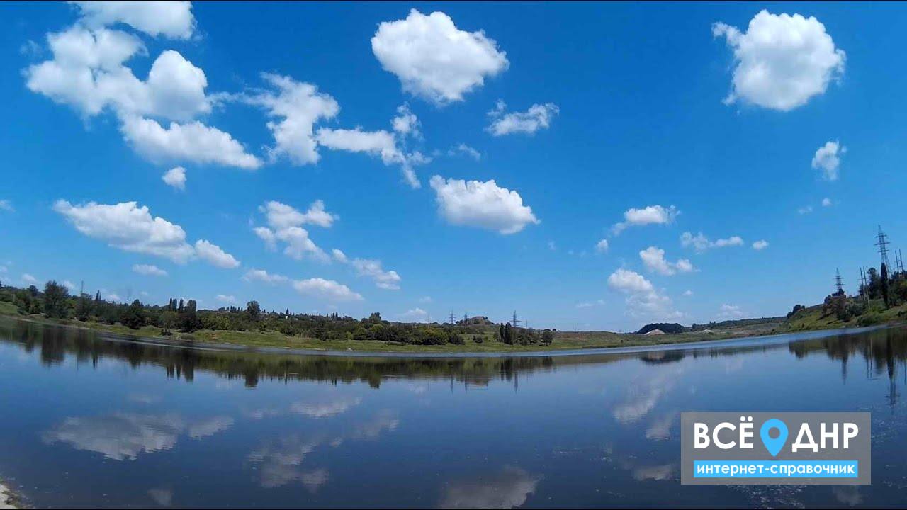 Макеевское море Макеевка. Макеевское море фото. Озеро на зеленом Макеевка. Плехановское водохранилище.