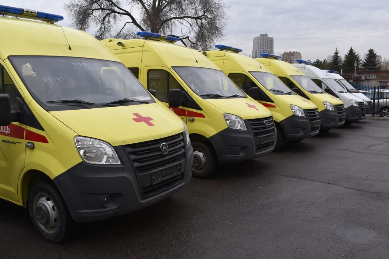 Владимирская область направила в Докучаевск автомобили скорой помощи, операционные столы и другое медоборудование