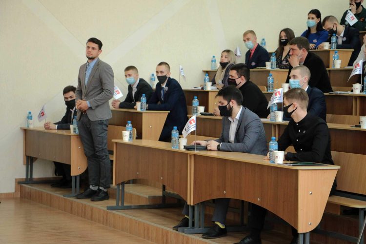 Глава ДНР провёл встречу с кандидатами в депутаты Молодежного парламента (фото)