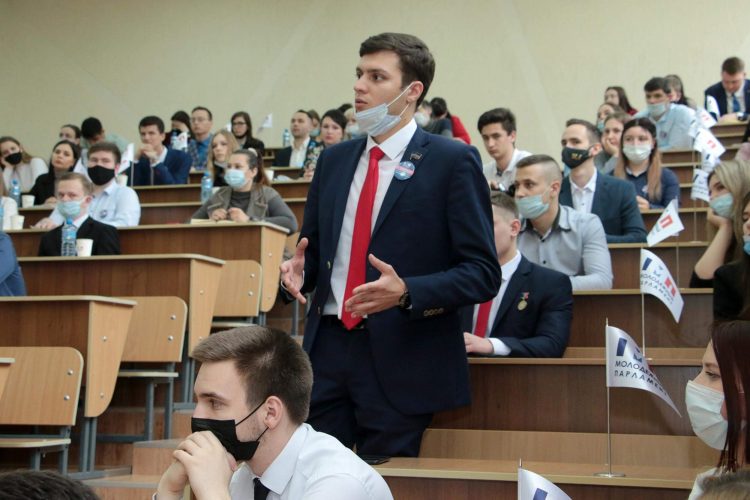 Глава ДНР провёл встречу с кандидатами в депутаты Молодежного парламента (фото)