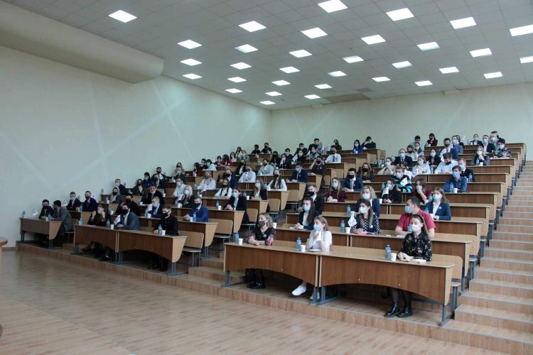 Глава ДНР провёл встречу с кандидатами в депутаты Молодежного парламента (фото)