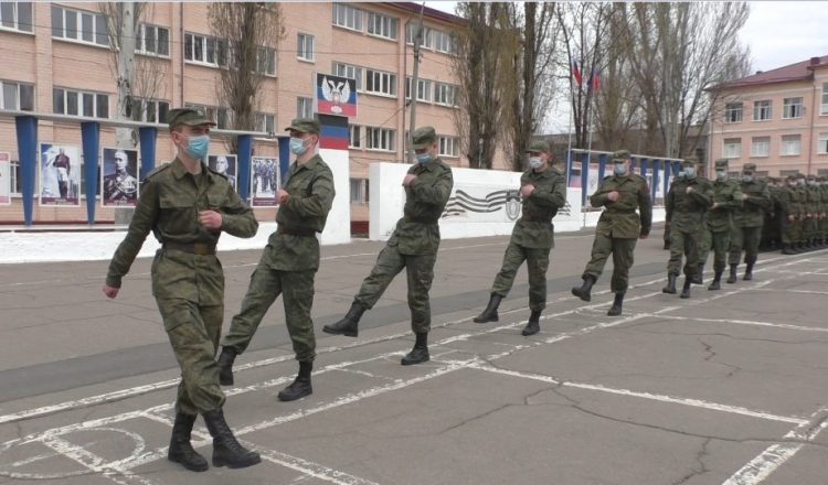 Первые призывники пройдут в парадном строю по главной площади Республики 9 мая