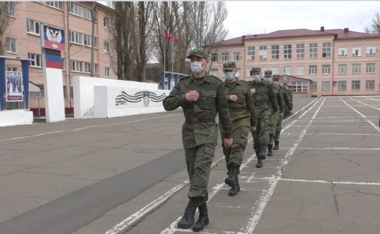 Первые призывники пройдут в парадном строю по главной площади Республики 9 мая