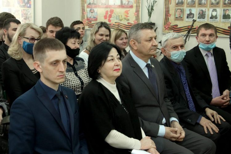 Выпускникам Донецкой академии транспорта вручили российские дипломы (фото)