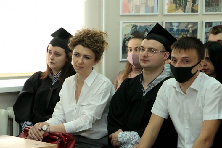 Выпускникам Донецкой академии транспорта вручили российские дипломы (фото)