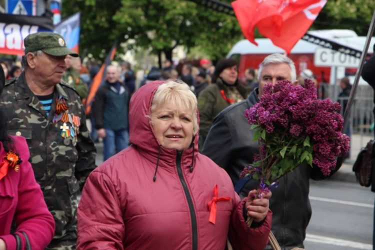 В Донецке состоялось праздничное шествие, посвящённое 7-й годовщине образования Республики (фото)