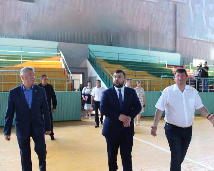 Завершается капитальный ремонт спорткомплекса в Ждановке (фото)