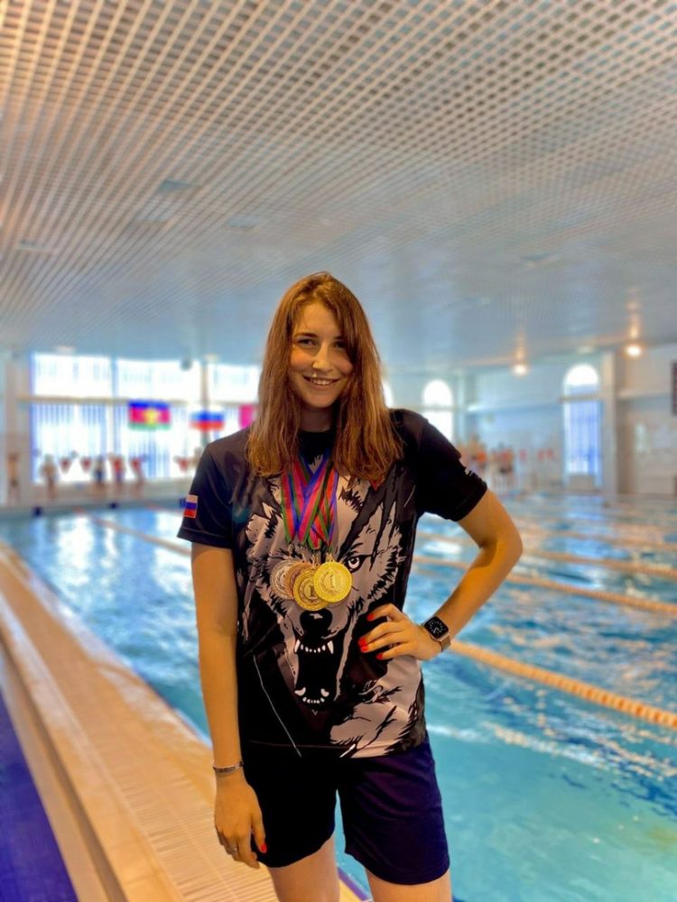 Донецкая спортсменка завоевала медали на соревнованиях по плаванию в России