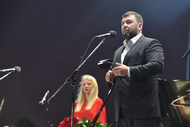 Более 16 тысяч человек посетили симфонический концерт с участием Валентины Лисицы в Донецке (фото)