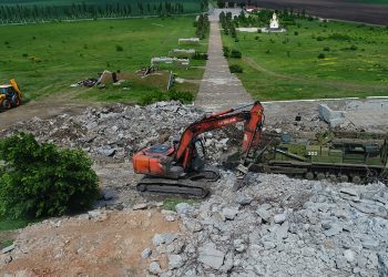 На Саур-Могиле завершены работы по расчистке территории от обрушившихся конструкций