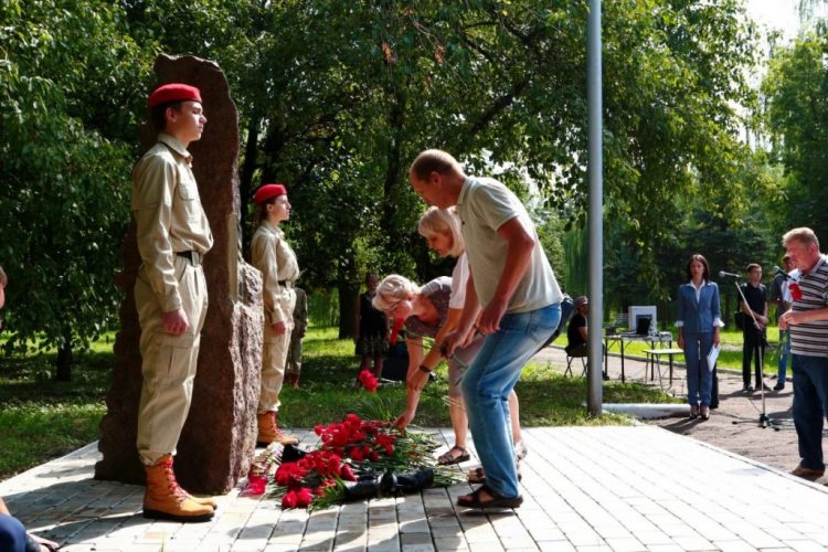 В Макеевке прошел траурный митинг