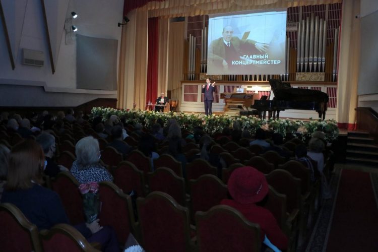 В Донецкой филармонии состоялся творческий вечер Станислава Савари