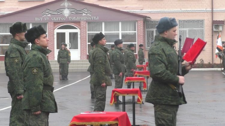 Военнослужащие второго призыва на срочную службу ДНР приняли присягу