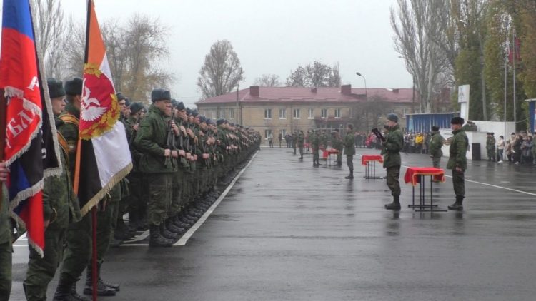 Военнослужащие второго призыва на срочную службу ДНР приняли присягу