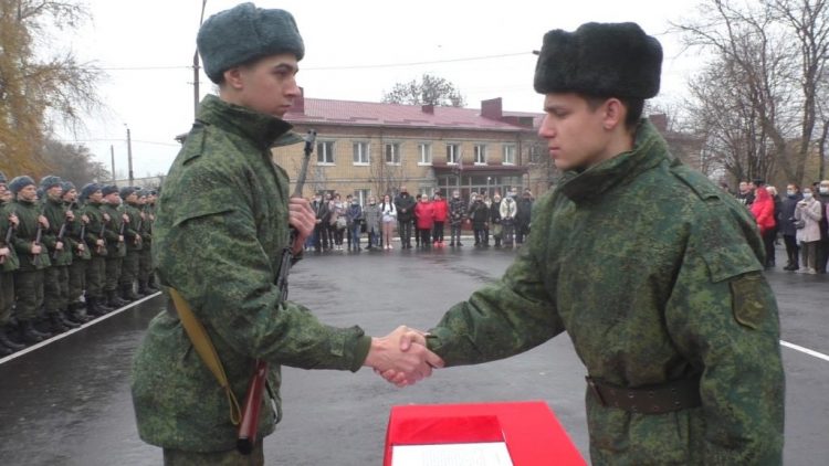 Военнослужащие второго призыва на срочную службу ДНР приняли присягу