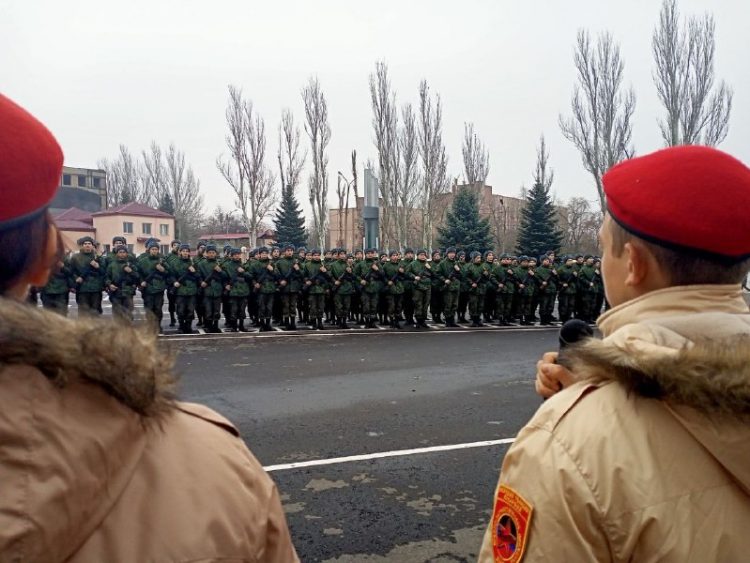 Военнослужащие второго призыва на срочную службу ДНР приняли присягу