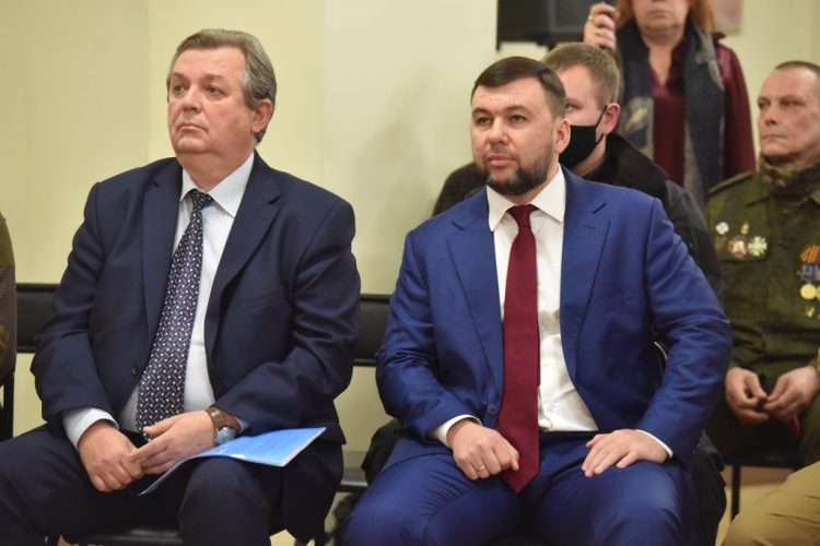 Денис Пушилин присвоил звание Заслуженного журналиста ДНР 15 военкорам (фото + видео)