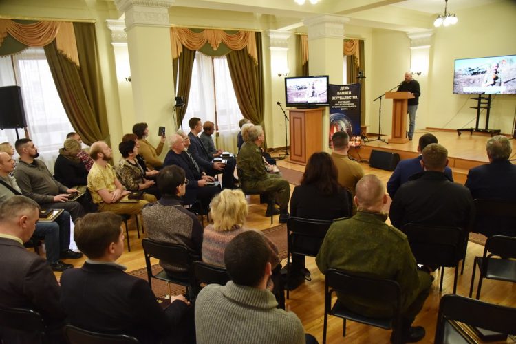 Денис Пушилин присвоил звание Заслуженного журналиста ДНР 15 военкорам (фото + видео)