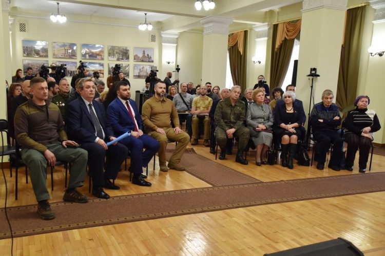 Денис Пушилин присвоил звание Заслуженного журналиста ДНР 15 военкорам (фото + видео)