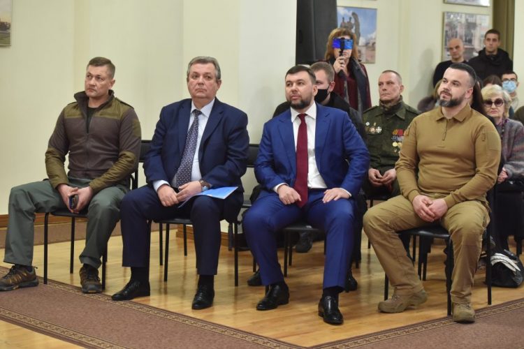 Денис Пушилин присвоил звание Заслуженного журналиста ДНР 15 военкорам (фото + видео)