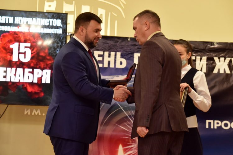 Денис Пушилин присвоил звание Заслуженного журналиста ДНР 15 военкорам (фото + видео)