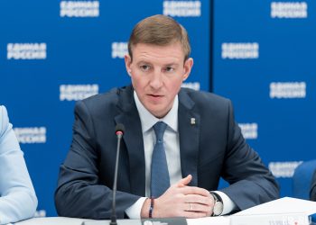Россия должна оказать ДНР и ЛНР помощь для повышения их обороноспособности – Андрей Турчак