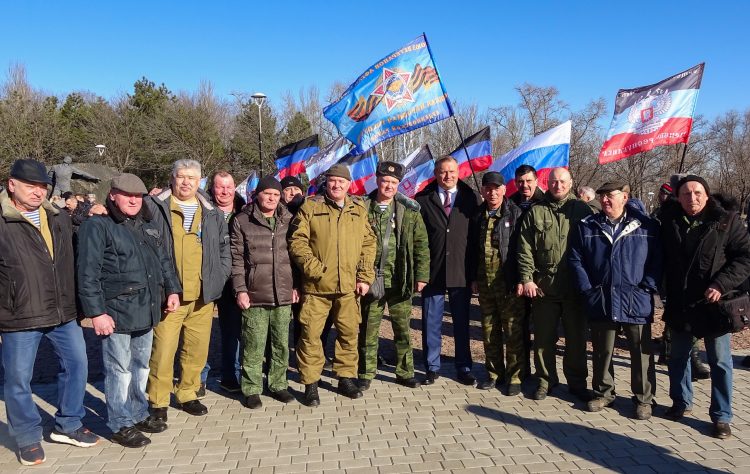 В Донецке возложили цветы к памятнику погибшим воинам-афганцам (фото)