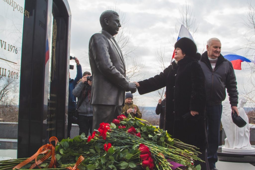 Могила захарченко в донецке фото