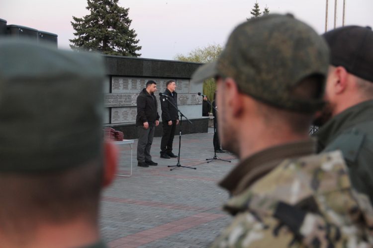 Денис Пушилин и Андрей Турчак вручили награды освободителям Мариуполя