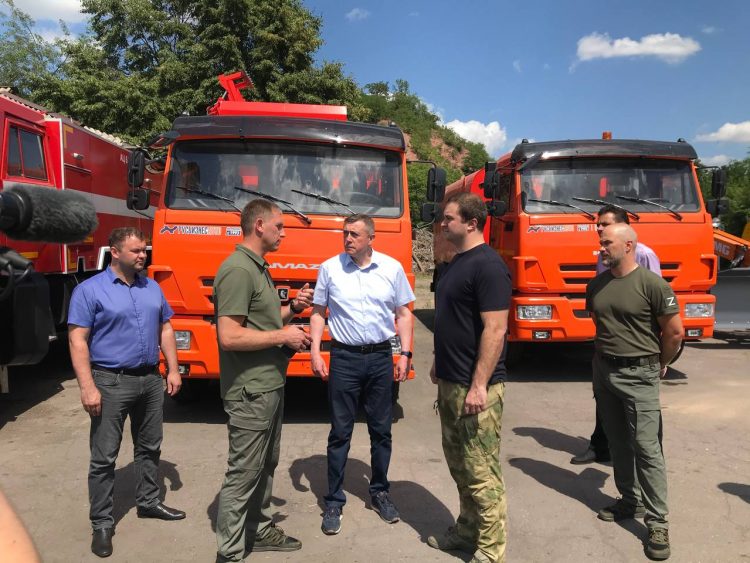 Над восстановлением Шахтёрска трудятся свыше сотни дальневосточных специалистов и это не предел — Хоценко