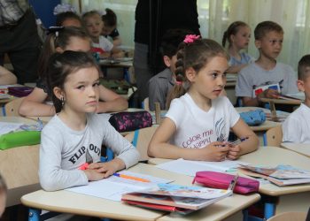 Глава ДНР и губернатор Санкт-Петербурга посетили мариупольскую школу № 53