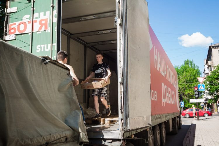 В ДНР передали 18 тонн замороженной курятины из Новосибирска