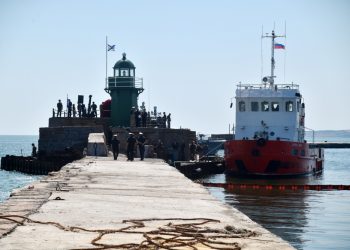 В Мариуполе открыли мемориальную доску морякам-новороссийцам, участвовавшим в освобождении города