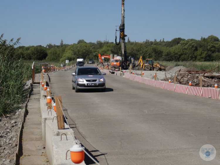 Восстановление моста через реку Крынка завершат до конца года