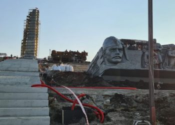 На Саур-Могилу доставили девятиметровую фигуру Солдата Победы