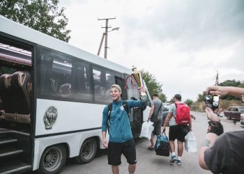 Донецк встретил юниорскую сборную ДНР по футболу, которая накануне победила в первом матче с российской командой