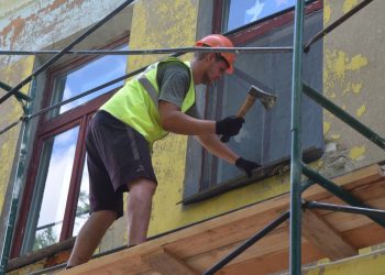 Магаданская область помогает восстанавливать ясли-сад в Ждановке