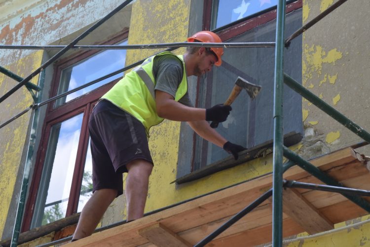 Магаданская область помогает восстанавливать ясли-сад в Ждановке