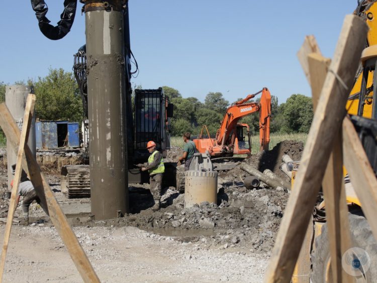 Восстановление моста через реку Крынка завершат до конца года