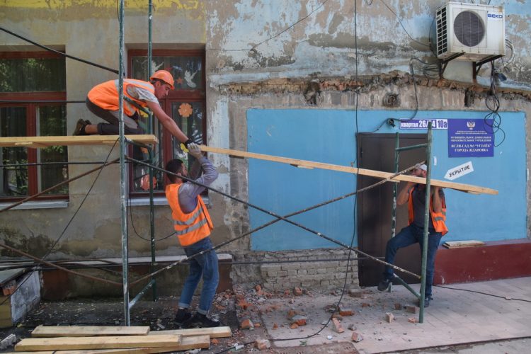 Магаданская область помогает восстанавливать ясли-сад в Ждановке