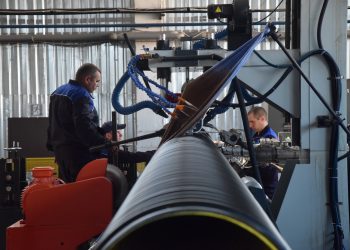 Денис Пушилин посетил трубный завод в Старобешевском районе