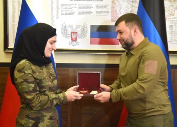 Денис Пушилин вручил орден Дружбы министру культуры Чечни Айшат Кадыровой