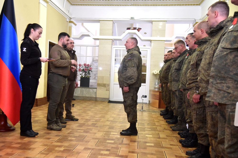 Награждение в днр. Солдаты ЛНР. Глава ЛНР наградил военнослужащих. УБОП Донецк награждение. Награды ДНР И ЛНР.