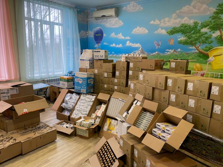 Донецкий благотворительный фонд передал помощь ИНВХ им. Гусака на полмиллиона рублей