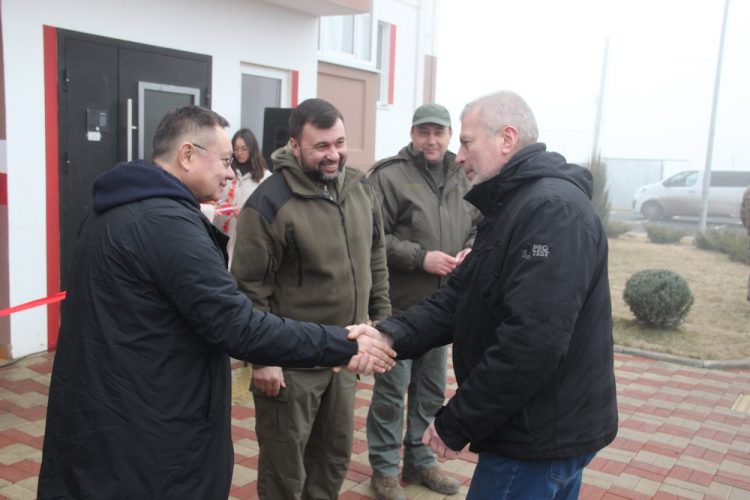 Десять семей в Волновахе получили ключи от новых квартир