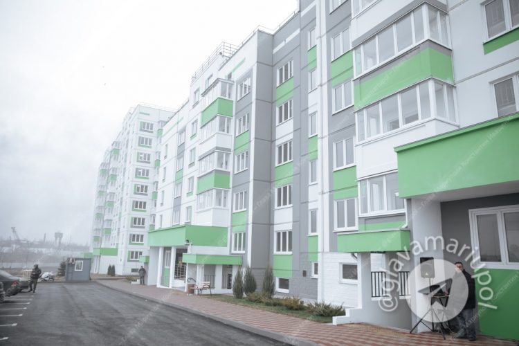 Первый дом в новом микрорайоне Мариуполя встретил новосёлов
